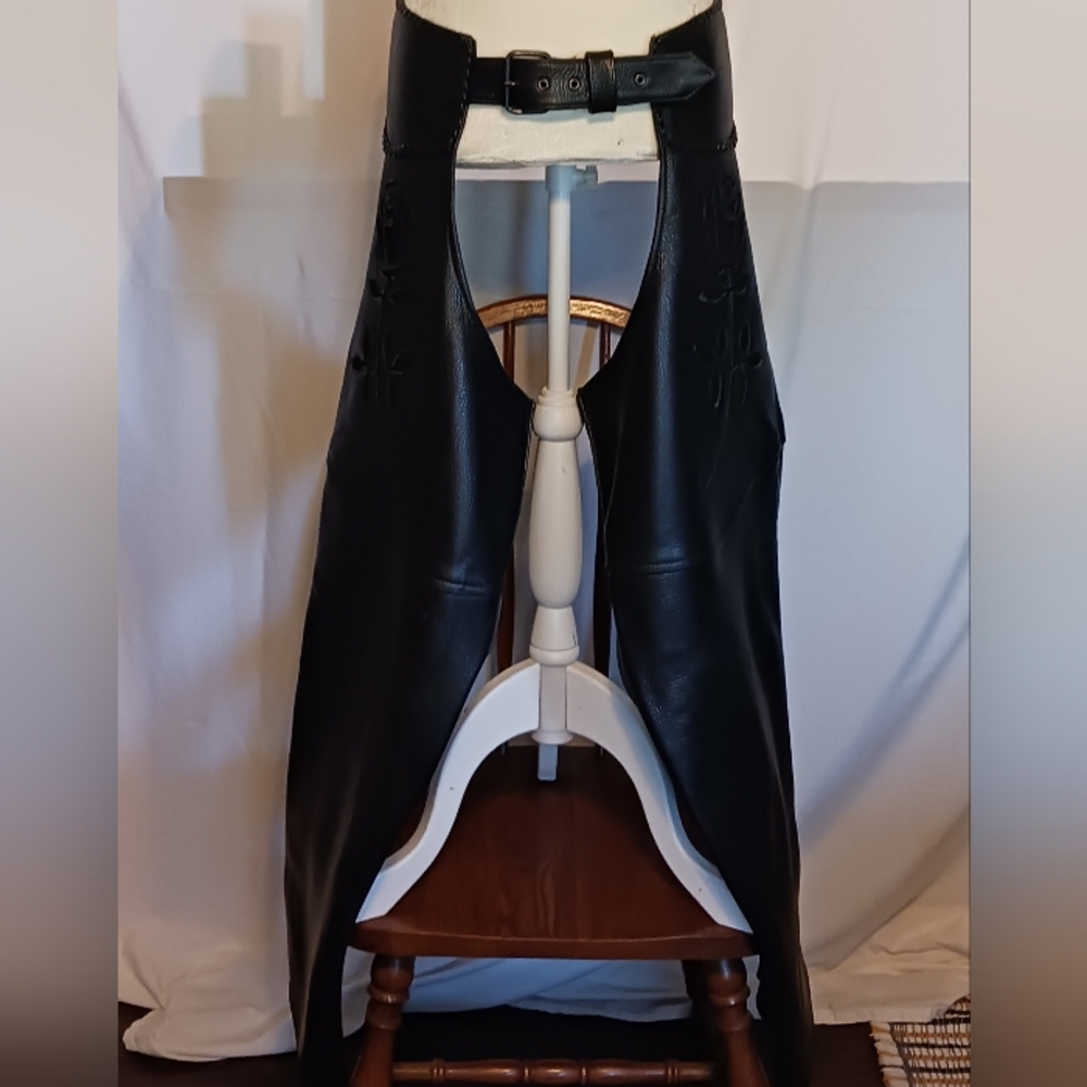 U.S. Made Co Black Leather Rose Accented Chaps Size L